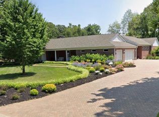 70 E Ladue Estates Dr, Saint Louis, MO 63141