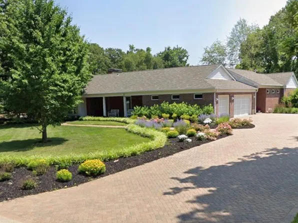 70 E Ladue Estates Dr, Saint Louis, MO 63141