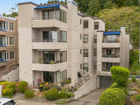 4222 Beach Dr SW APT 402, Seattle, WA 98116