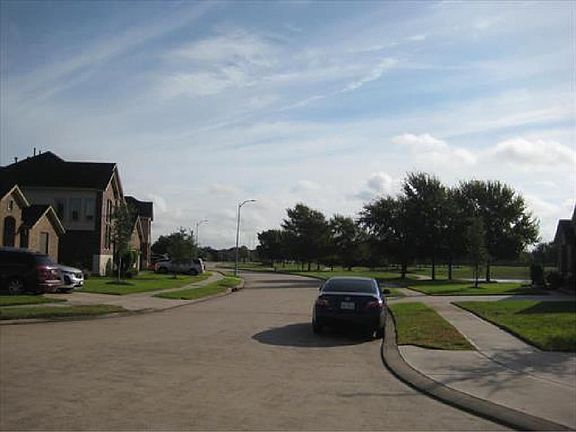 3rd image of 3535 Cambridge Falls Dr