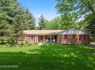 90 Parkview Ct, Crystal Lake, IL 60012