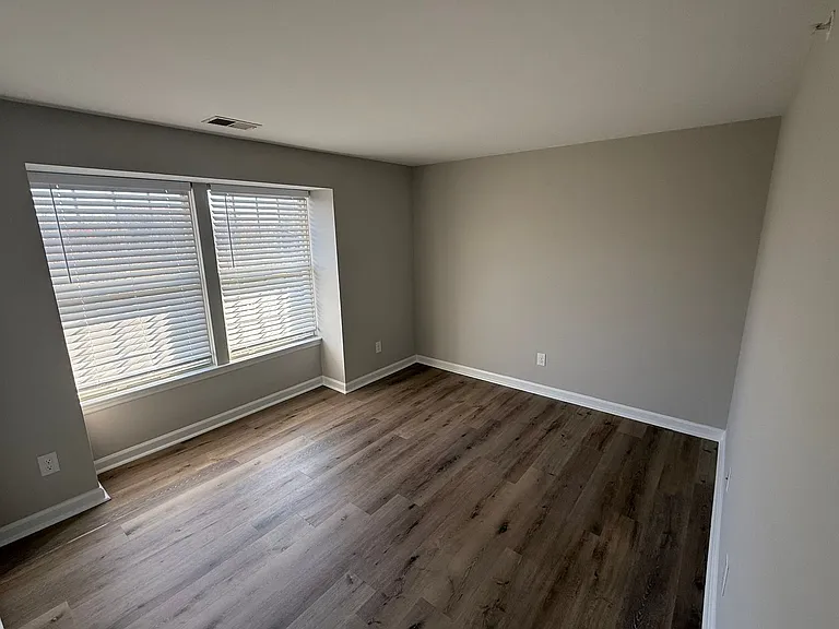 1604 Arlyn Cir #J — Photo 24