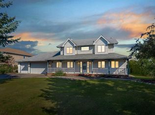 707 E Lakeview Rd, Chestermere, AB T1X1A9