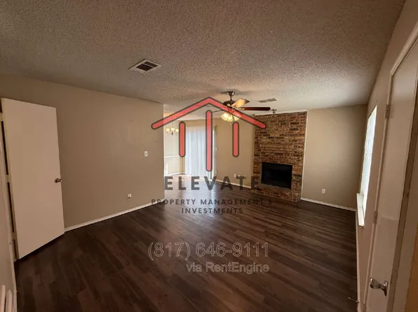 5904 Holiday Ln, North Richland Hills, TX 76180