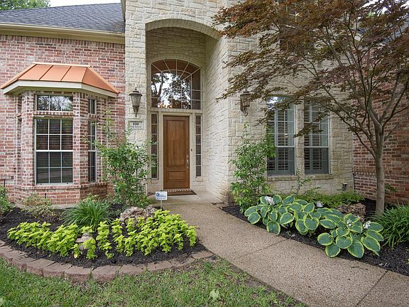 3rd image of 100 Oak Forest Ln