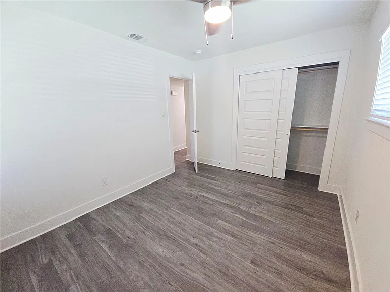 6103 Calmar Cv — Photo 15