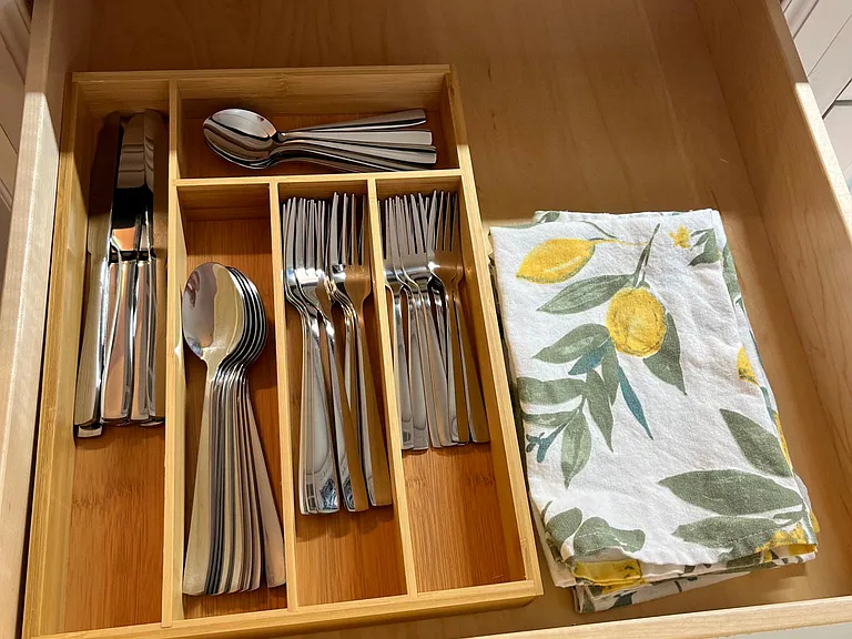 Silverware & cloth napkins