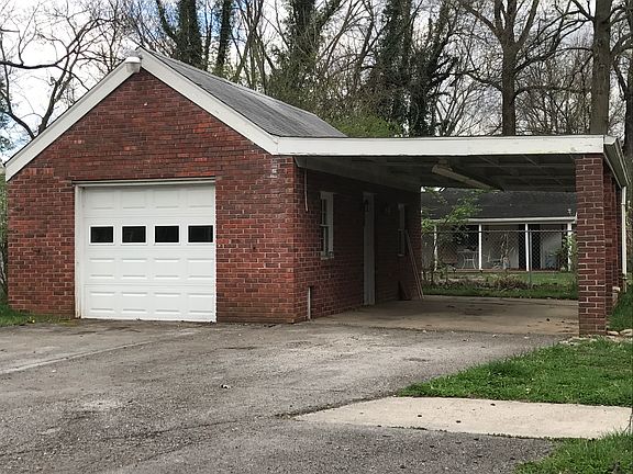 Detached garage