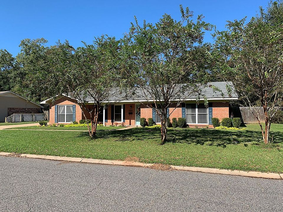 Beautiful crepe myrtles