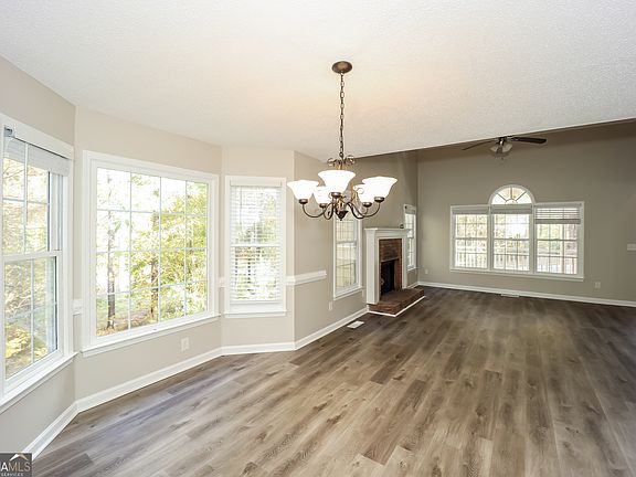 5th image of 130 Butterfield Ln