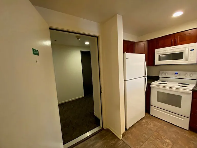 6th Ave Apartments — Photo 55