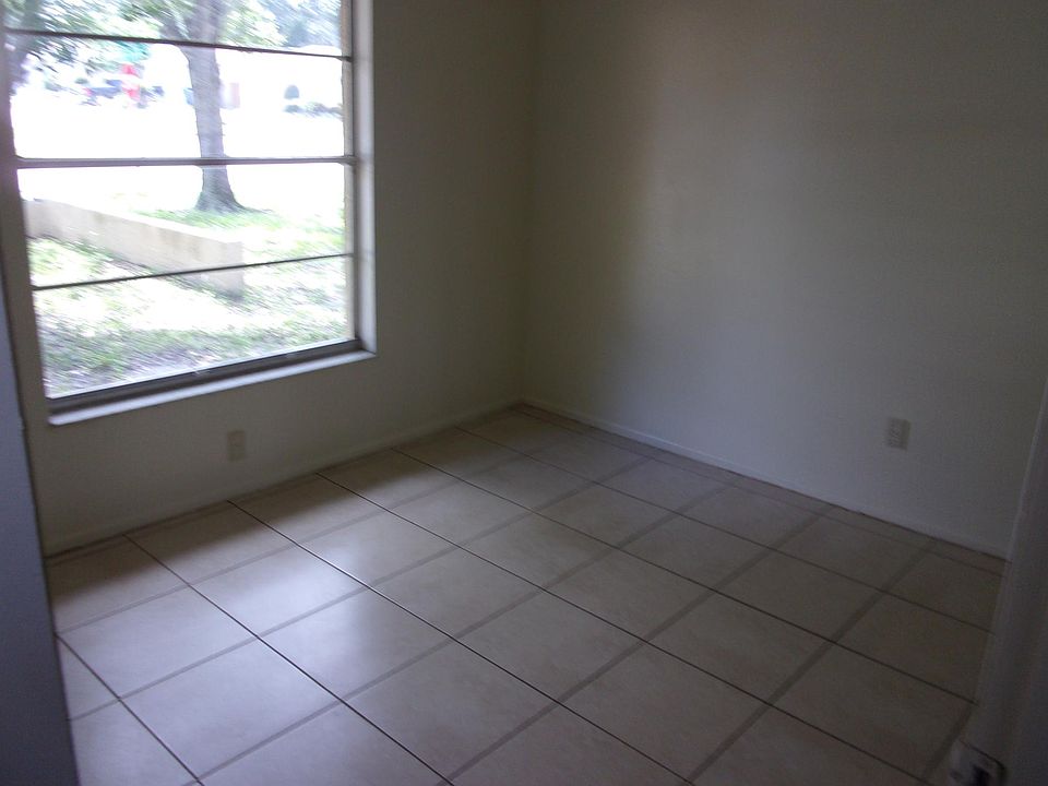 1st image of 3209 Carriage Dr