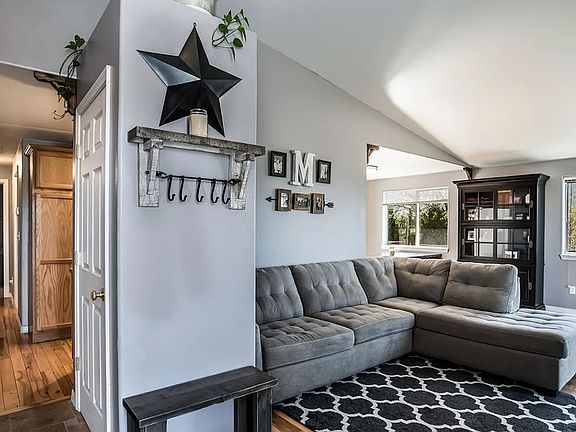 Living room (staged)
