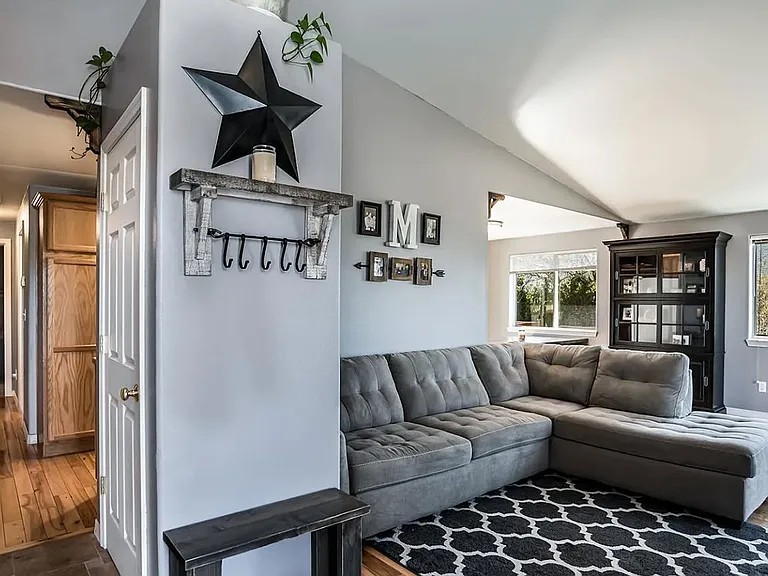 Living room (staged)