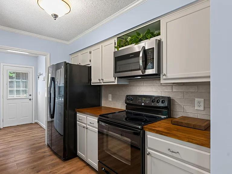 1249 Skyview Dr — Photo 15