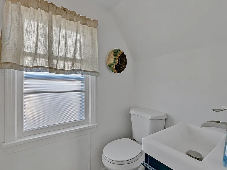 1804 Marion St — Photo 15