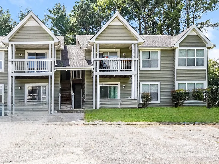 Creekwood Apartments — Photo 1
