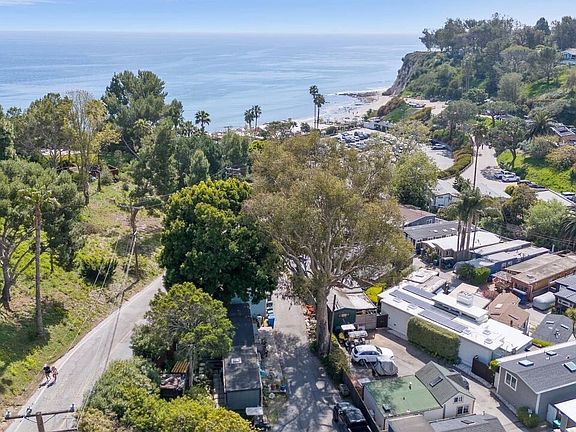 2nd image of 2 Paradise Cove Rd