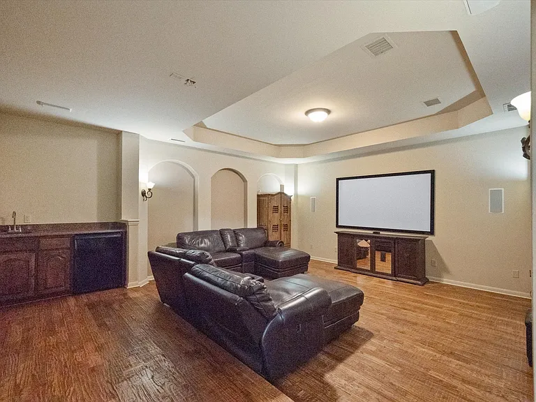 10941 Yorkshire Ln — Photo 30