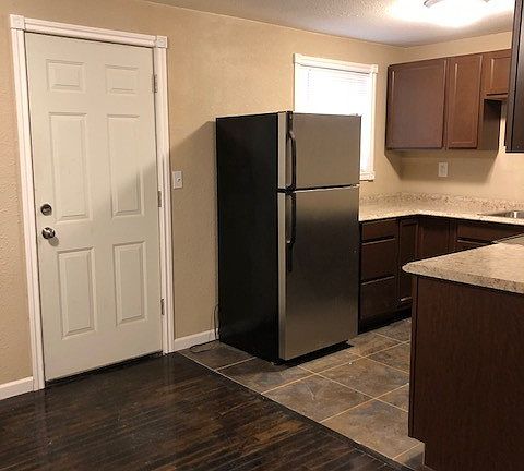 5th image of 722 S Grand Dr