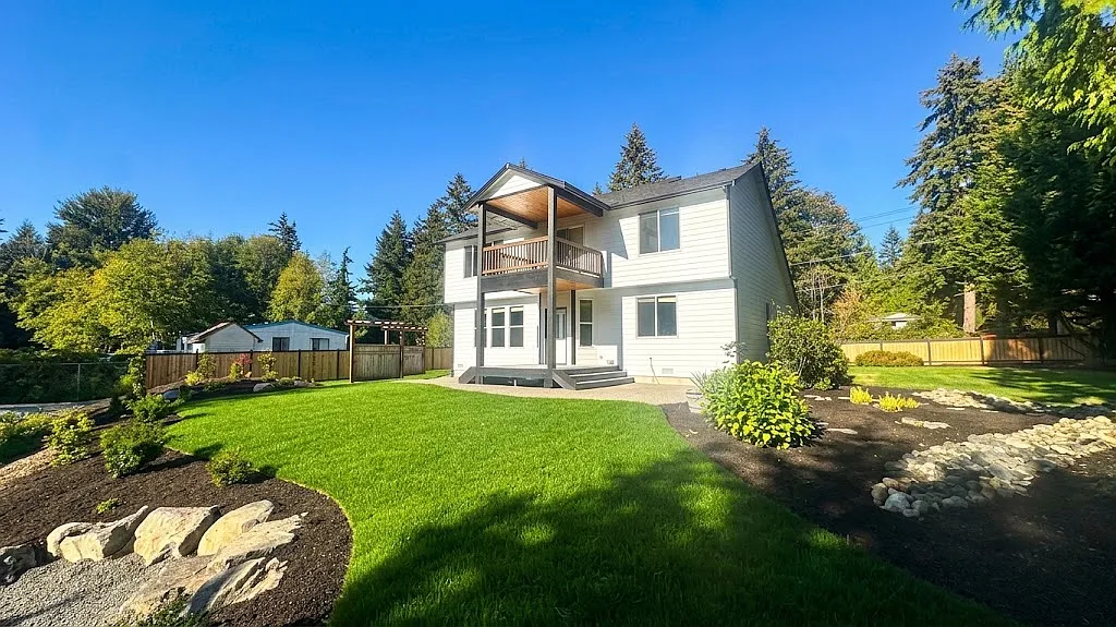4 bed, 2.5 bath, 2635 sqft, $3,500 — Photo 2