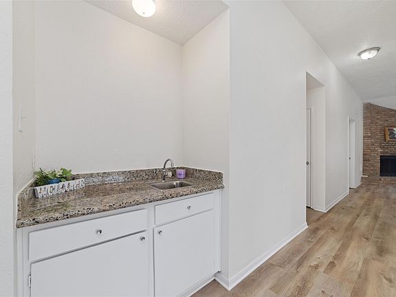 3rd image of 1002 Afton Ct