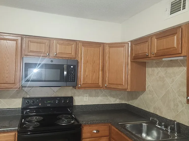 114 Menlo Dr — Photo 21