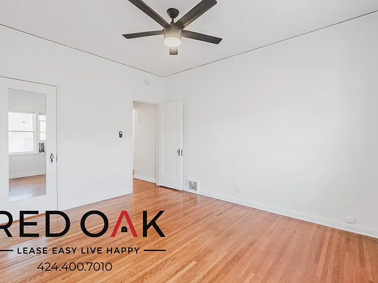 180 S Sycamore Ave #201 — Photo 16