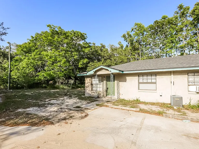 620 Emerald Ave #1 — Photo 4