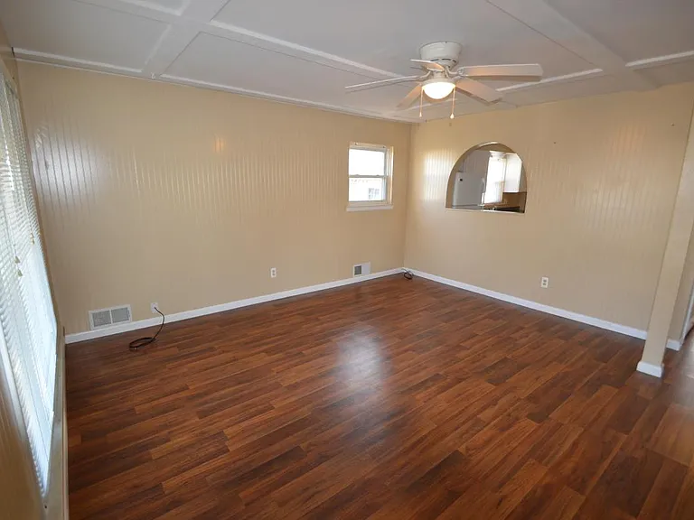 86 E Dallas Ave — Photo 13