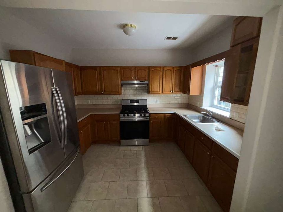 1st image of 485 Communipaw Ave #1