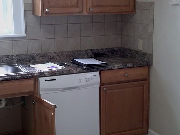 3rd image of 1300 Freeman Ave
