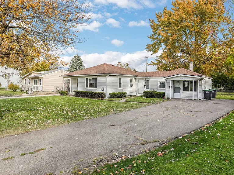 11725 Syracuse St — Photo 3