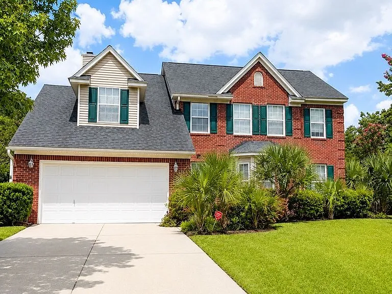 1525 Clarendon Way — Photo 1