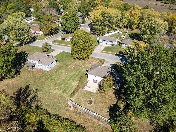 3rd image of 8005 Southview Dr