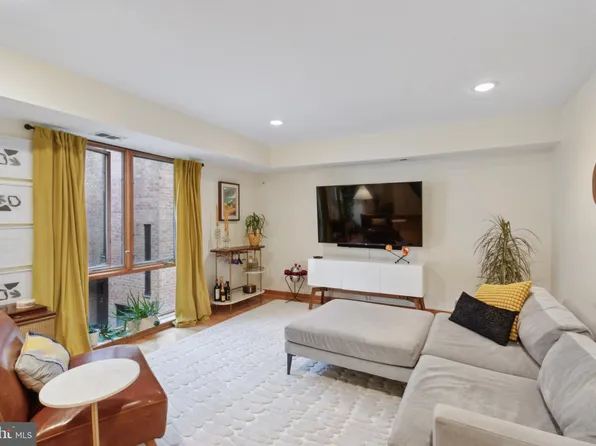 130 Spruce St APT 32B, Philadelphia, PA 19106