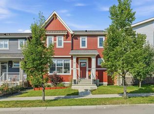 39 E Lucas Blvd NW, Calgary, AB T3P 1H8