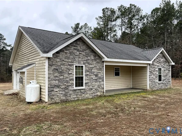 422 Union Woods Dr, Brodnax, VA 23920