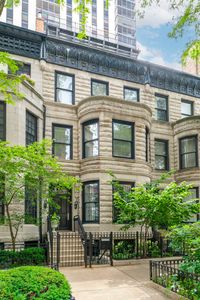 69 E Cedar St, Chicago, IL, 60611
