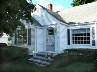 8 Grandview Ave, Webster, MA 01570