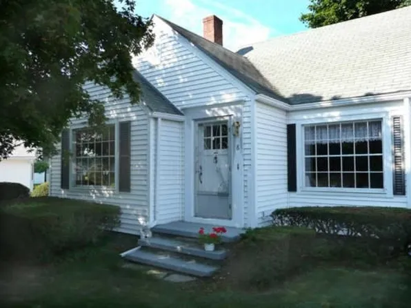 8 Grandview Ave, Webster, MA 01570