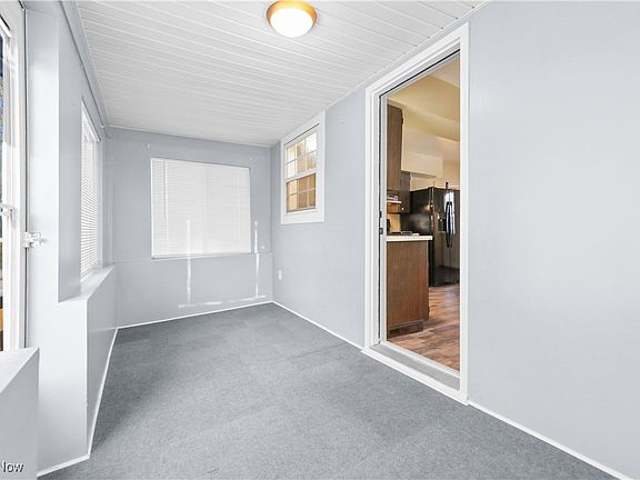 3rd image of 639 N Way St