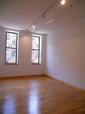 Rented by The Loft Broker | media 29