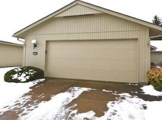 22185 Meadownorth Ct, Strongsville, OH 44149