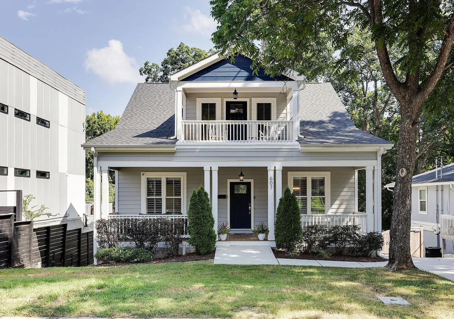 Price Drop! Spacious Beautiful 5 Bedrooms House With A Fenced-In Backyard In A Cul-de-Sac — Photo 1