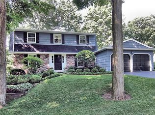 42 Pebble Hill Rd, Fairport, NY 14450