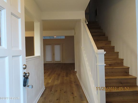 2nd image of 141 Northbrook Ln