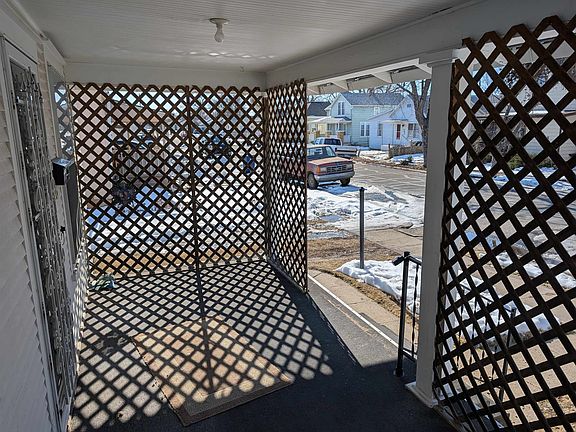 3rd image of 431 Montrose St