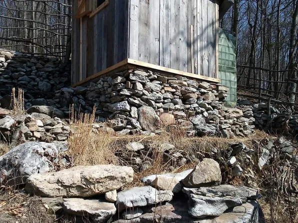 5 Hemlock Springs Dr, Shickshinny, PA 18655