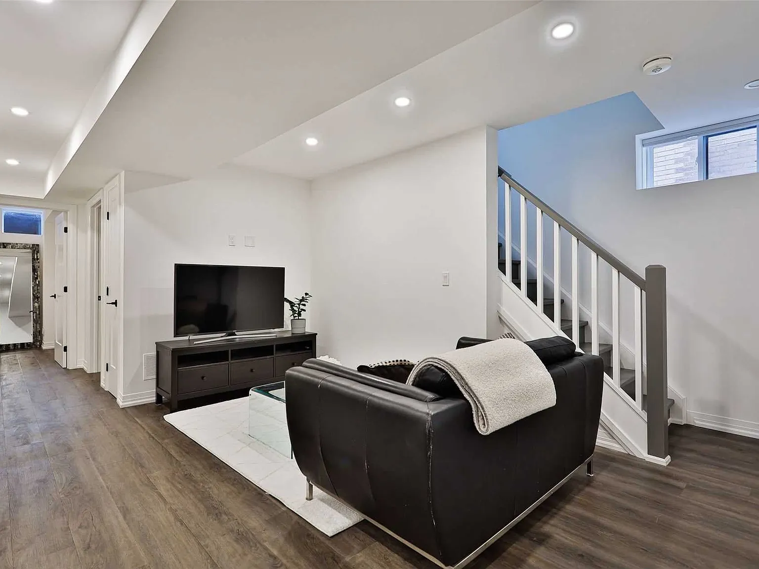 2 bed, 1000 sqft, $1,200 — Photo 3